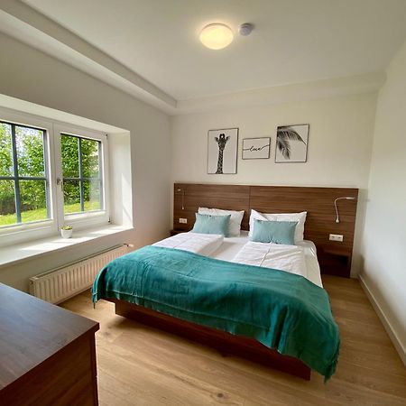 Haus Aussicht - Ferienwohnungen Velden Velden am Woerthersee Room photo