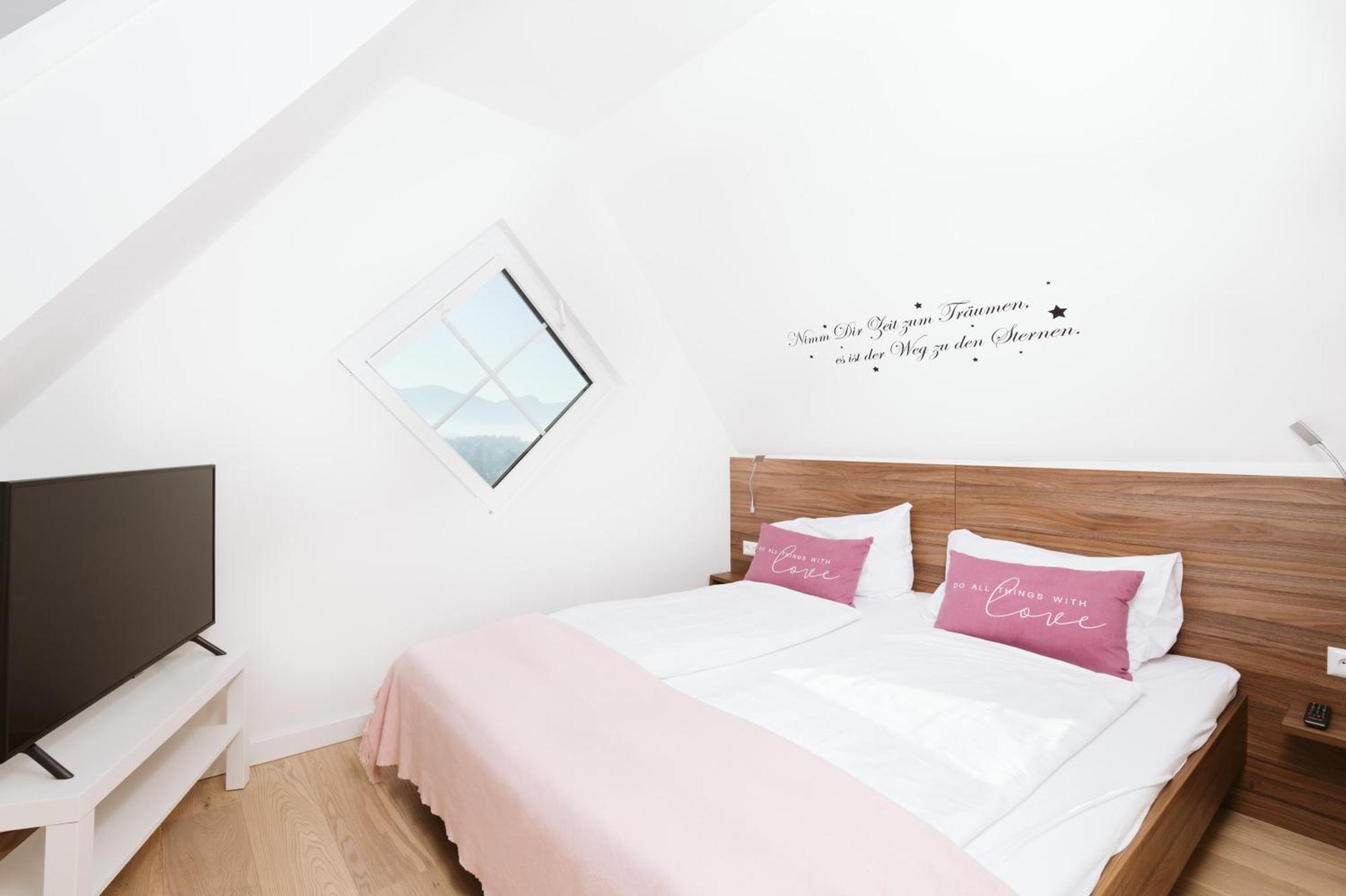 Haus Aussicht - Ferienwohnungen Velden Velden am Woerthersee Room photo